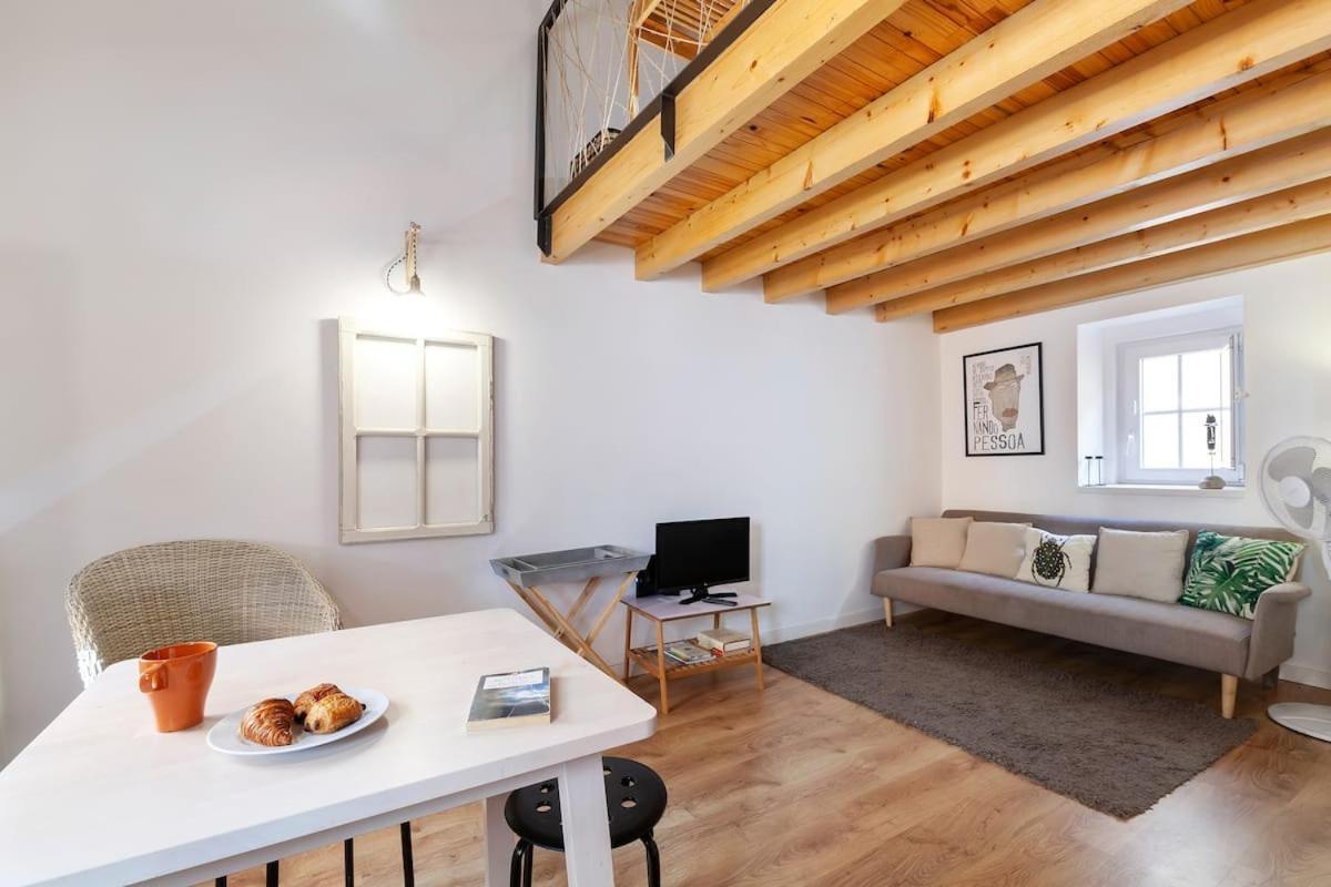 Classic Lisbon Homes: Bright & Central In Belem Exterior photo